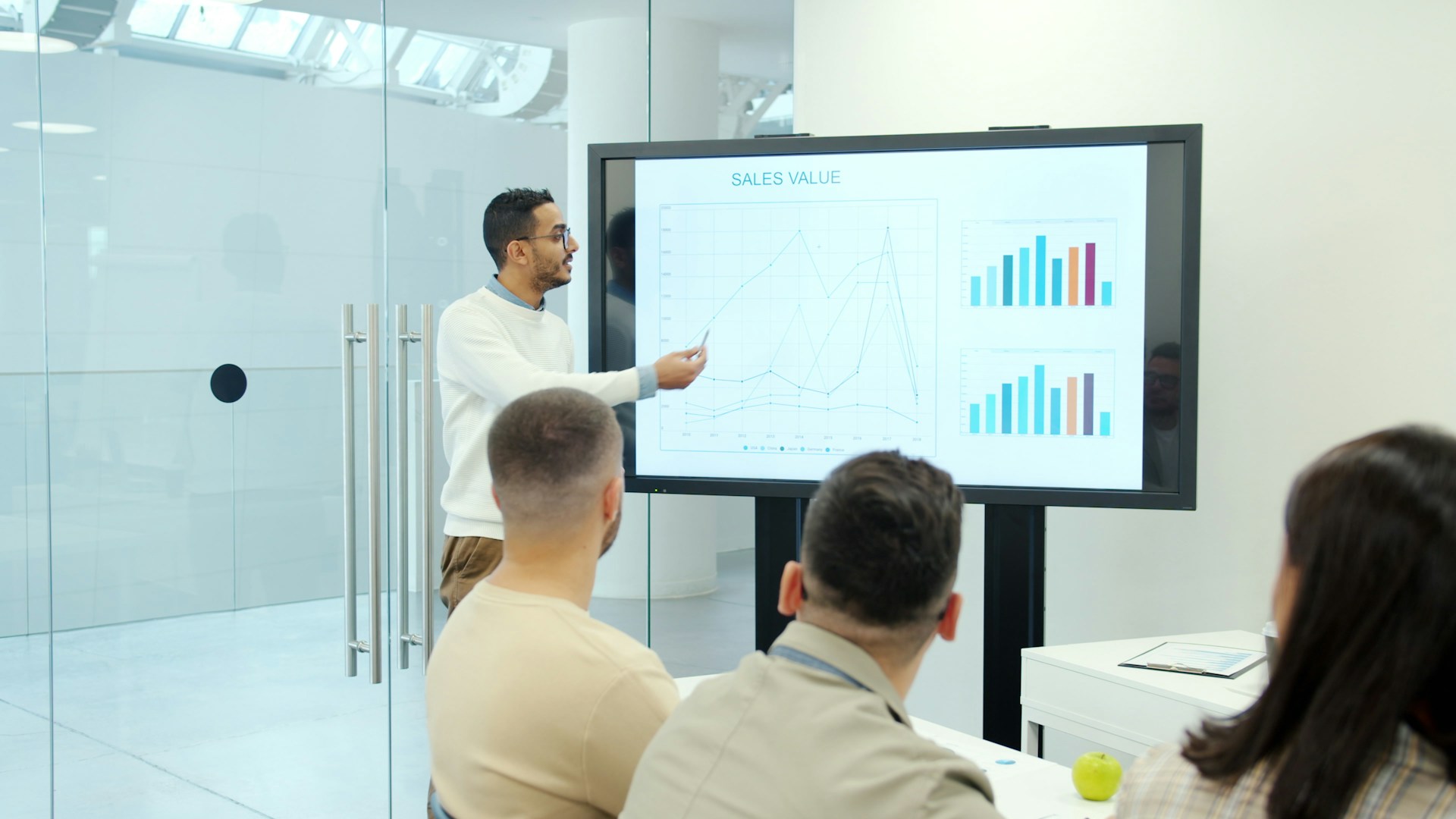 Man-demonstrating-business-growth